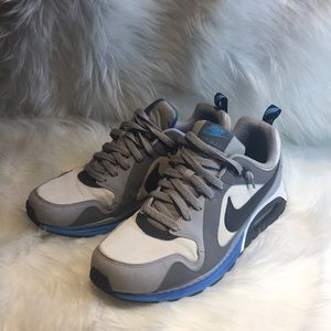 Men’s tennis shoes